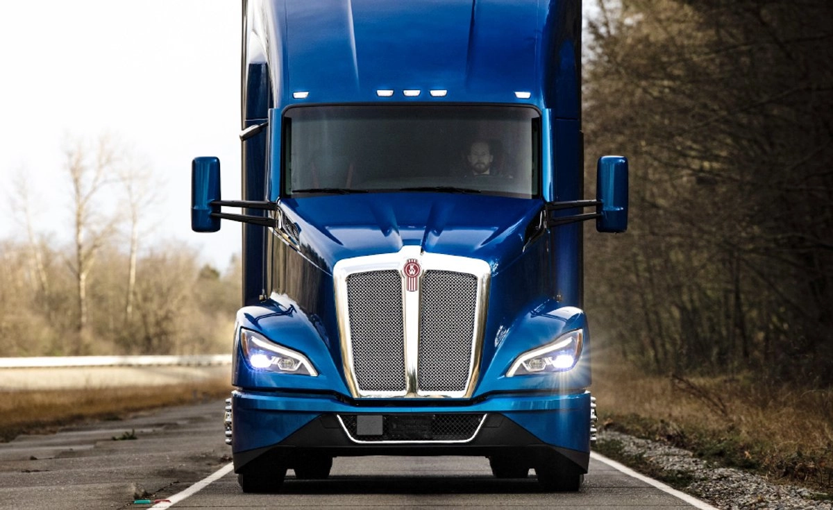 Javier Valadez, director de operaciones de Kenworth México dijo que la compañía está buscando que se “aterrice” lo antes posible. “Mantener el T-MEC, esa siempre ha sido nuestra clave, mantenerlo”. Imagen tomada de https://kenworth.com.mx/