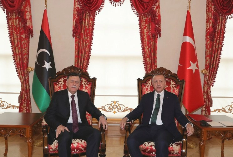 Recep Tayyip Erdogan, presidente de Turquía y Fayez al Sarraj, presidente del consejo presidencial de Libia. Foto Ap
