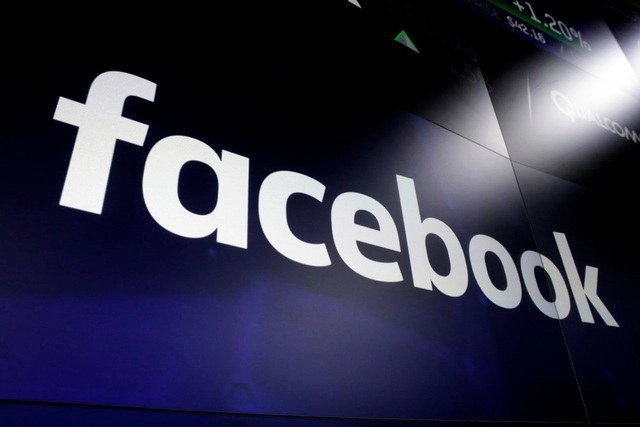 Un tribunal de Moscú multó a Twitter y Facebook con el equivalente a 63 mil dólares cada uno, por negarse a almacenar los datos personales de ciudadanos rusos en servidores en Rusia. Foto Ap / Archivo