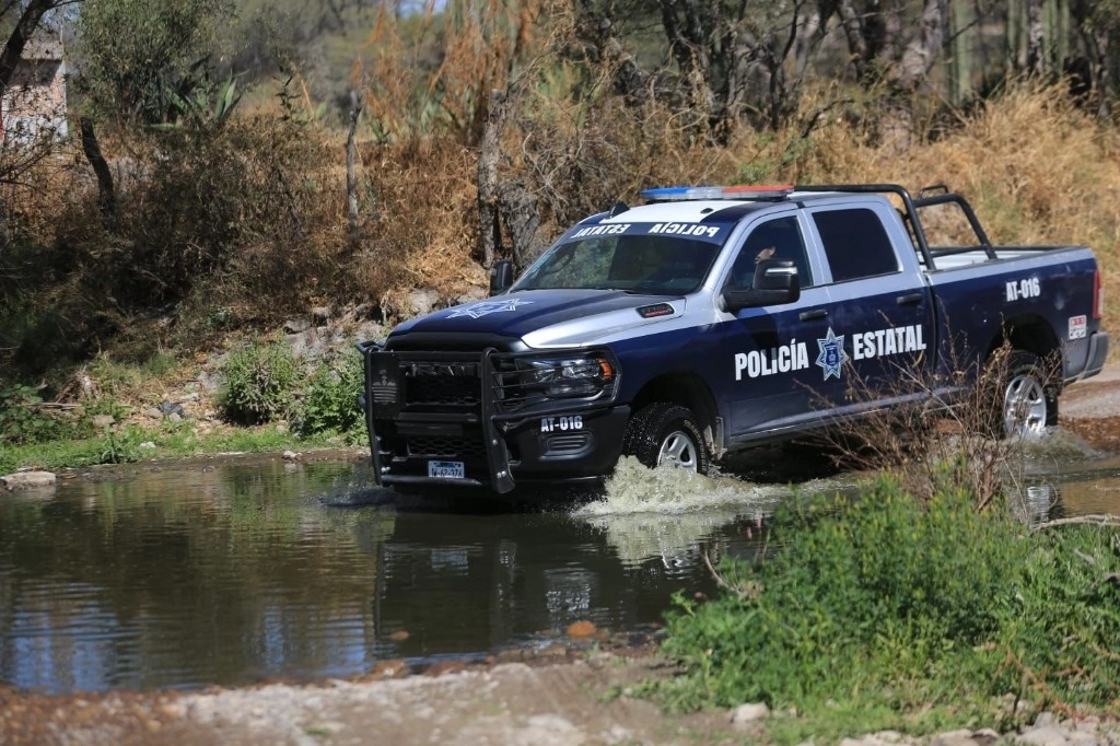 Los uniformados solicitaron mando y conducción al agente ministerial de la Fiscalía del Estado, quien ordenó el resguardo de la escena para la preservación de los indicios así como el llenado de los informes policiales. Foto Policía Jalisco 