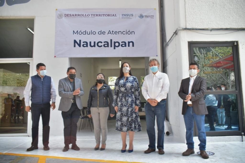 La presidenta municipal de Naucalpan, Patricia Durán Reveles, y el encargado regional del INSUS, Alejandro Hernández Gutiérrez, en la inauguración del Módulo de Atención Ciudadana en la colonia El Mirador. Foto Naucalpan