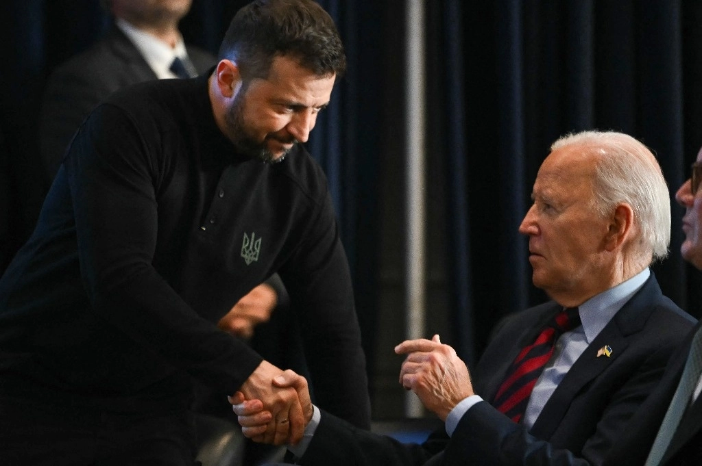 Volodymir Zelensky, presidente de Ucrania, y Joe Biden, mandatario de EU, durante su encuentro en la Asamblea General de la ONU en NY, el 25 de noviembre de 2024. Foto Afp