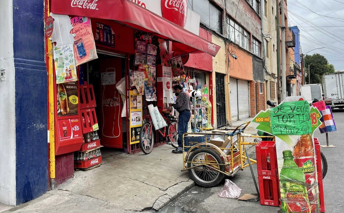 Los cierres viales afectan principalmente a las ‘tienditas‘, dijo el Gerardo Cleto López, presidente del Consejo para el Desarrollo del Pequeño Comercio. Foto Yazmín Ortega/Archivo  