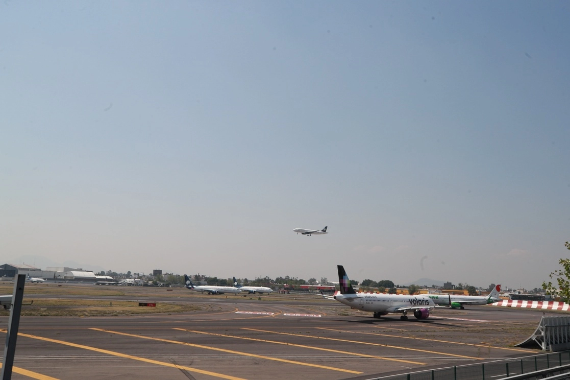 Aeronaves en el Aeropuerto Internacional de la Ciudad de México. Foto Alfredo Domínguez / Archivo