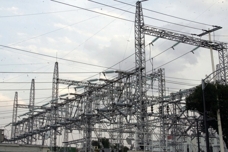 La CFE debe invertir junto con la iniciativa privada en el Sistema Eléctrico Nacional, señaló la Confederación Patronal. Foto Roberto García Ortiz / Archivo 