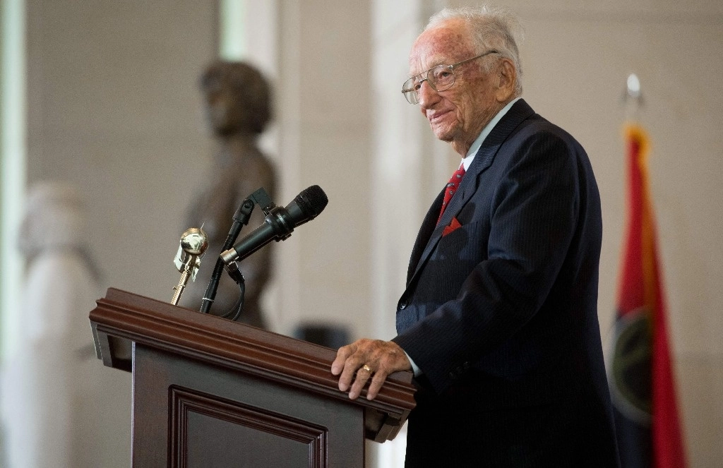 Benjamin Ferencz fue movilizado durante la IIGM ante de ser encargado de reunir pruebas de los crímenes nazi. Foto Afp 