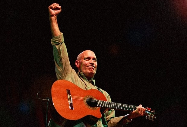 El músico cubano, Vicente Feliú en imagen de archivo. Foto tomada de la cuenta de Twitter @CasAmericas