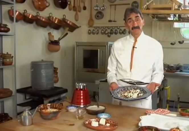 El chef Yuri de Gortari en imagen de archivo. Fotograma tomado de video emitido por la cuenta de Youtube del Canal Once
