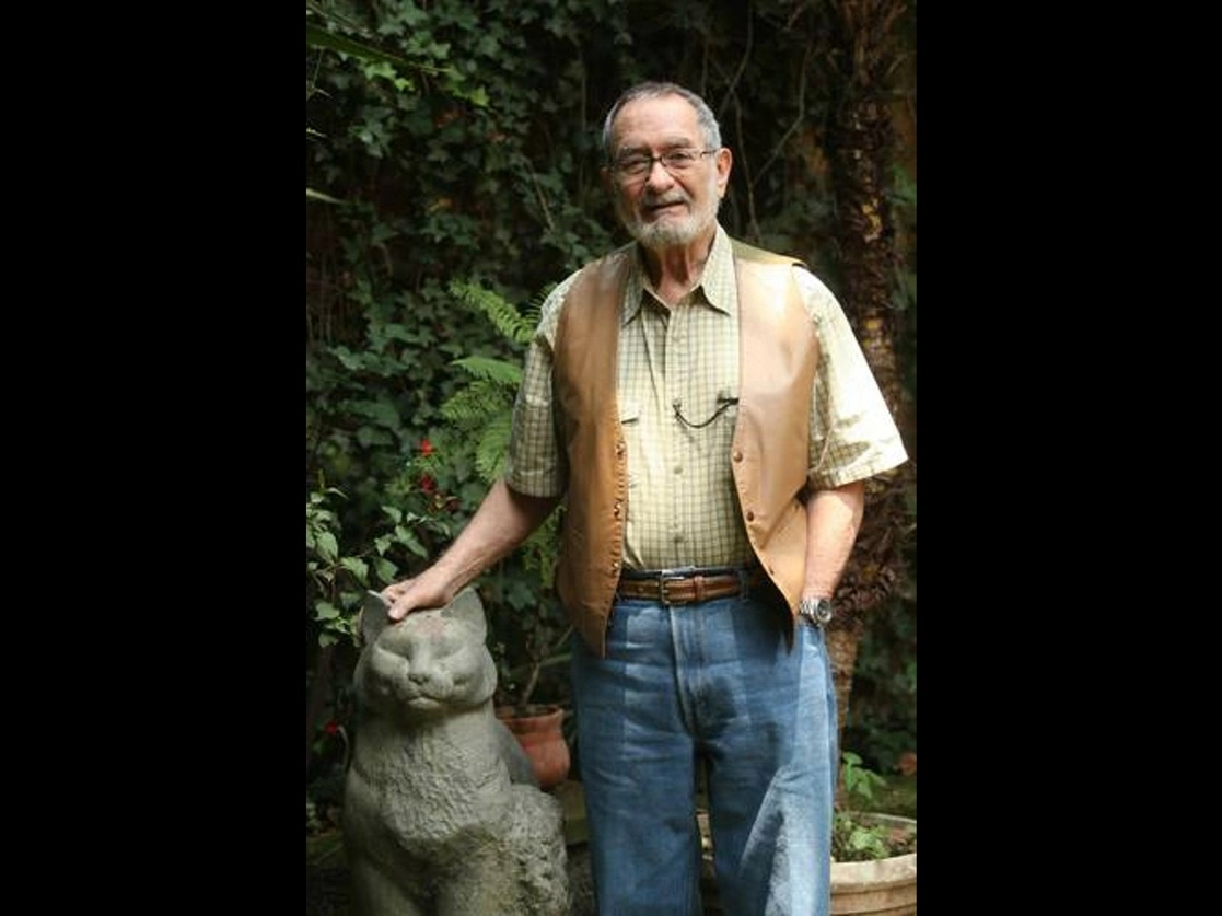 Iker Larrauri, artista plástico y museógrafo, en entrevista con este medio en su domicilio, el 26 de agosto de 2009. Foto Carlos Ramos Mamahua / Archivo