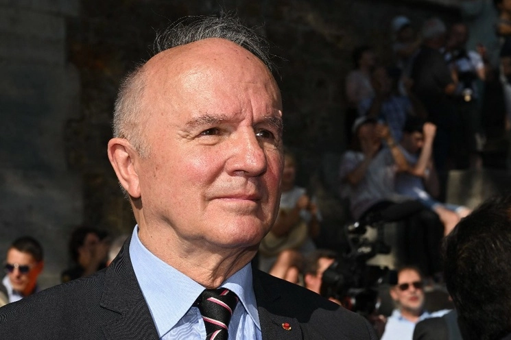 El general Jean Louis Georgelin se encargó de la reconstrucción de la catedral de Notre Dame, luego del incendio registrado en 2019. Foto Afp