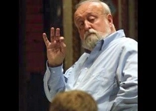 El director polaco fue autor de sinfonías, música sacra y de cámara, e inventor de instrumentos. En 1956 fundó el Festival Otoño de Varsovia. En la foto, Penderecki en un ensayo antes de un concierto que encabezó en el teatro Juárez, en el 33 festival Cervantino, en 2005. Foto Roberto García Ortiz