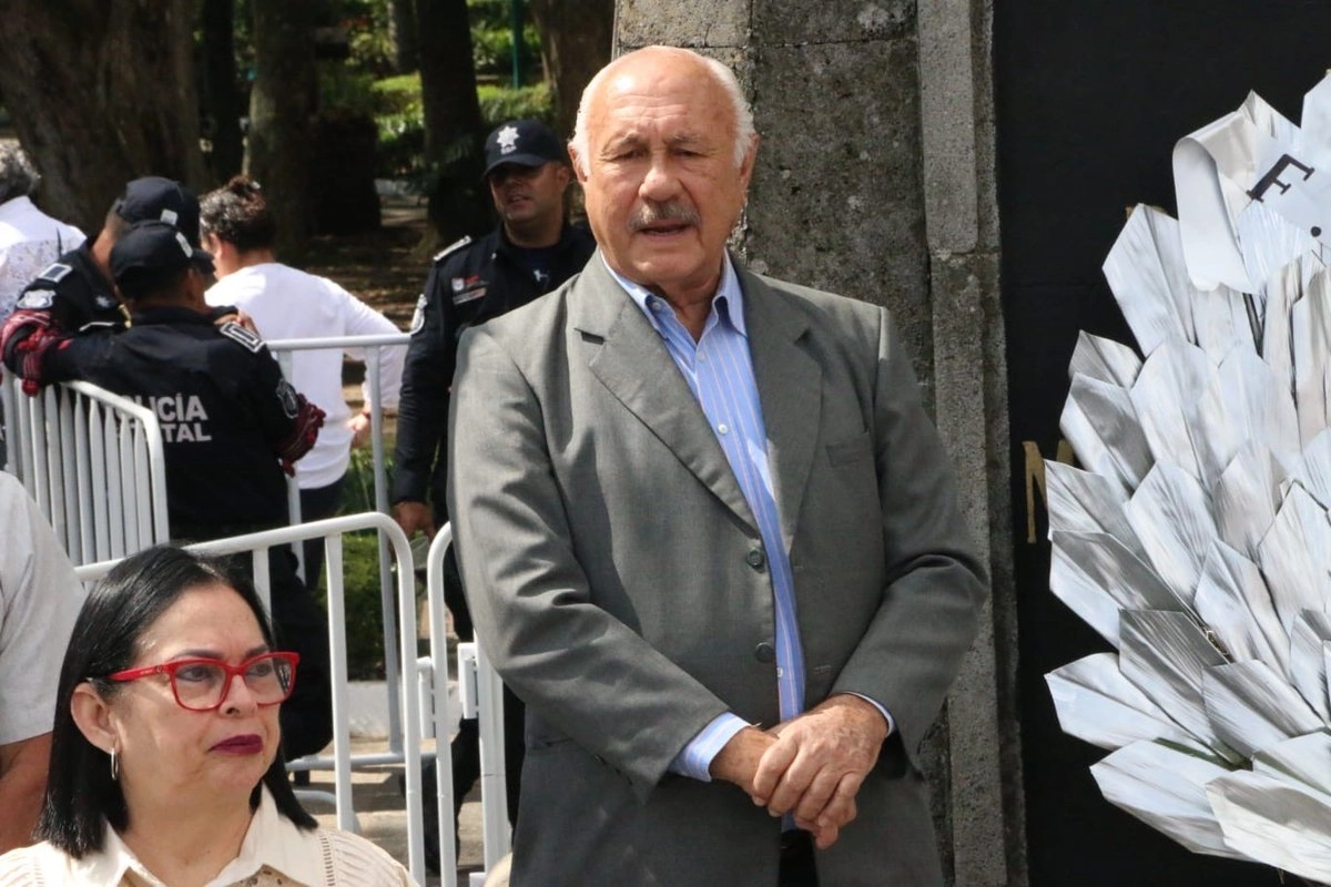 Enrique Levet Gorozpe, dirigente de la Federación de Sindicatos y Asociaciones del Personal Académico de la Universidad Veracruzana (FESAPAUV), falleció este sábado 6 de diciembre, presuntamente a causa de un infarto, aunque la causa oficial aún no ha sido confirmada. Foto 