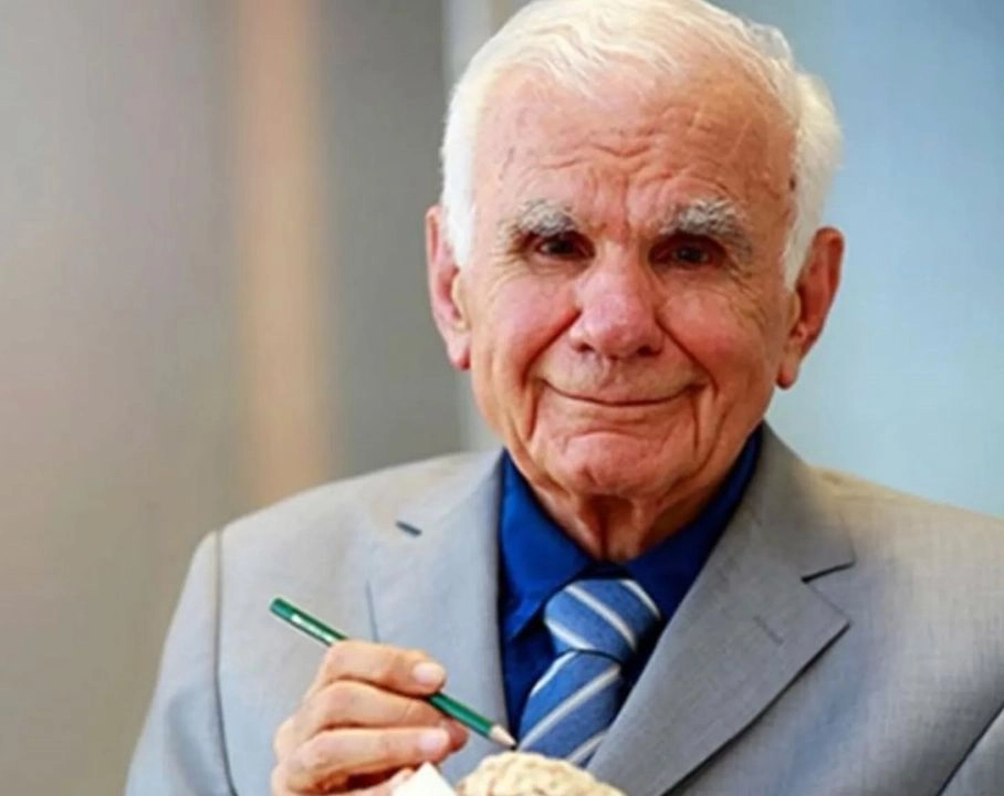 El investigador y médico turco Gazi Yaşargil, considerado el padre de la neurocirugía moderna, falleció este miércoles a los 100 años de edad. Foto 