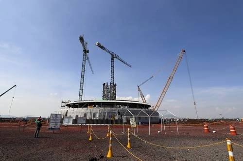 En imagen de archivo, obras suspendidas para la torre de control del Nuevo Aeropuerto Internacional de México. Foto Marco Peláez