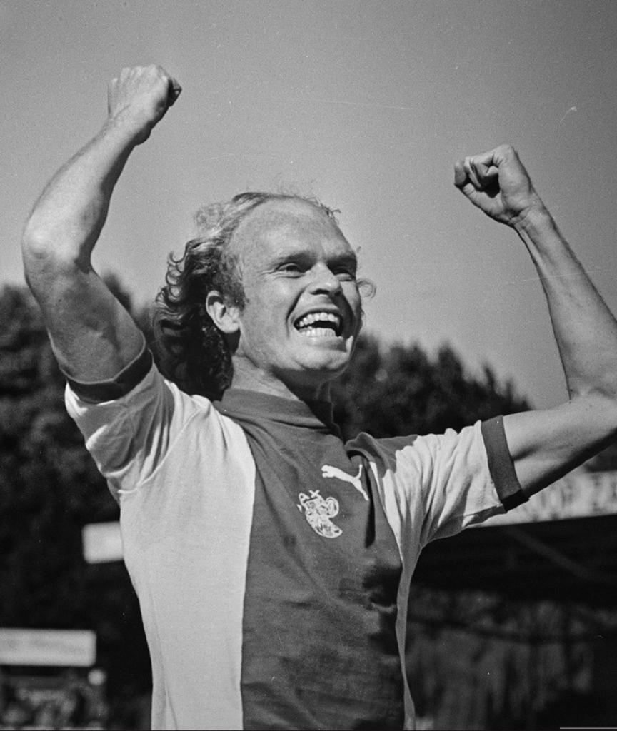 El club Ajax de Holanda lamentó el deceso de Ruud Geels. Foto Tomada de X @AFCAjax