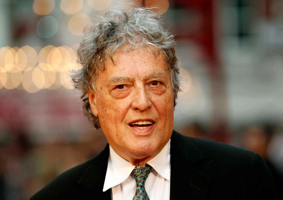 El dramaturgo británico Tom Stoppard posa a su llegada al estreno mundial de "Anna Karenina" en Londres, el 4 de septiembre de 2012.