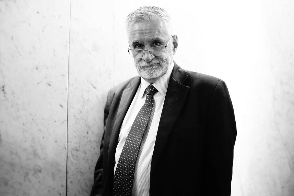 En los últimos 25 años, Víctor Jiménez participó en una docena de ediciones, rediciones y estudios sobre el escritor mexicano, Juan Rulfo. Foto tomada de FB 
