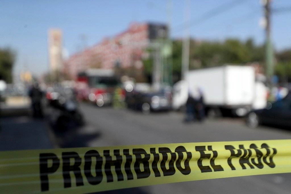 Sujetos a bordo de una motocicleta dispararon en contra de un grupo de personas en la calle Ludwing Van Beethoven, en la colonia Peralvillo de la alcaldía Cuauhtémoc. Foto Alfredo Domínguez / Archivo