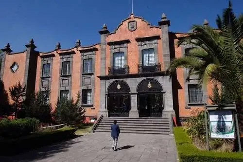 Fachada del edificio arrendado por la Secretaría de Cultura federal en la capital de Tlaxcala. Foto Cristina Rodríguez/ archivo