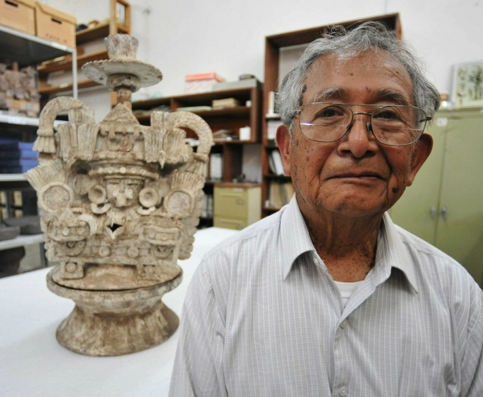 Cabrera Castro fue "autor de una obra escrita insuperable; con su partida perdemos a uno de los mejores arqueólogos de México", expresó el instituto en un comunicado. Foto Cortesía del INAH



