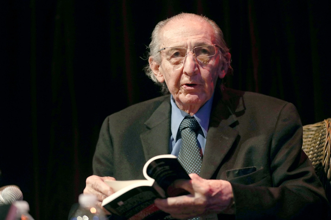 El escritor murió a los 93 años. Lucina Jiménez, titular del Inbal, anunció que se realizará un homenaje en el Palacio de Bellas Artes, en fecha por definir. Era conocido como ‘El Tigre’, seudónimo derivado de su poemario ‘El tigre en la casa’ (1970), obra que lo consagró. Foto José Antonio López
