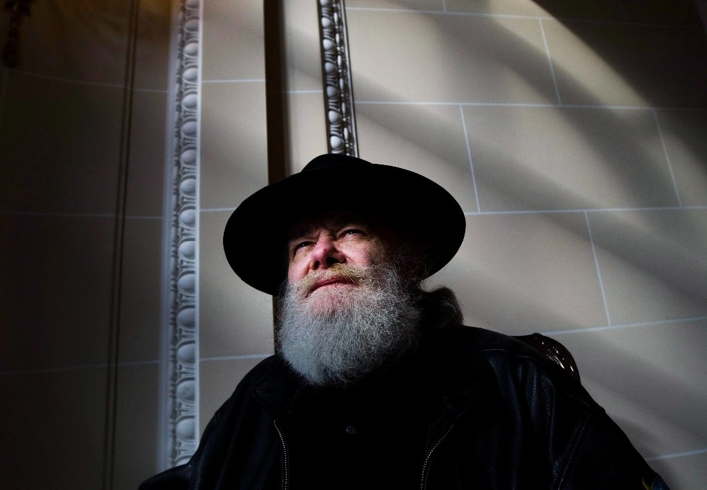 El multinstrumentista canadiense, reconocido por ser el último miembro vivo de la icónica banda, murió a los 87 años. Foto Ap