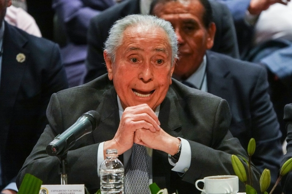 Joel Ayala Almeida, presidente de la FSTSE, durante la sesión del Congreso Nacional Ordinario en la sede central del organismo, en la Ciudad de México, el 13 de diciembre de 2024. Foto Cuartoscuro