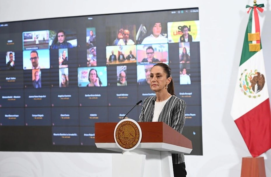 PIE: La Presidenta de México, Claudia Sheinbaum, durante su conferencia matutina en Palacio Nacional, en la Ciudad de México, el 21 de mayo de 2025. Foto