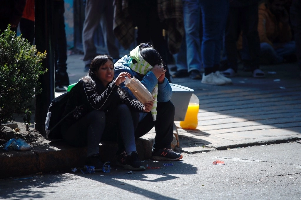 Migrantes en la sede de la Comar en CDMX en imagen de archivo. Foto Cristina Rodríguez