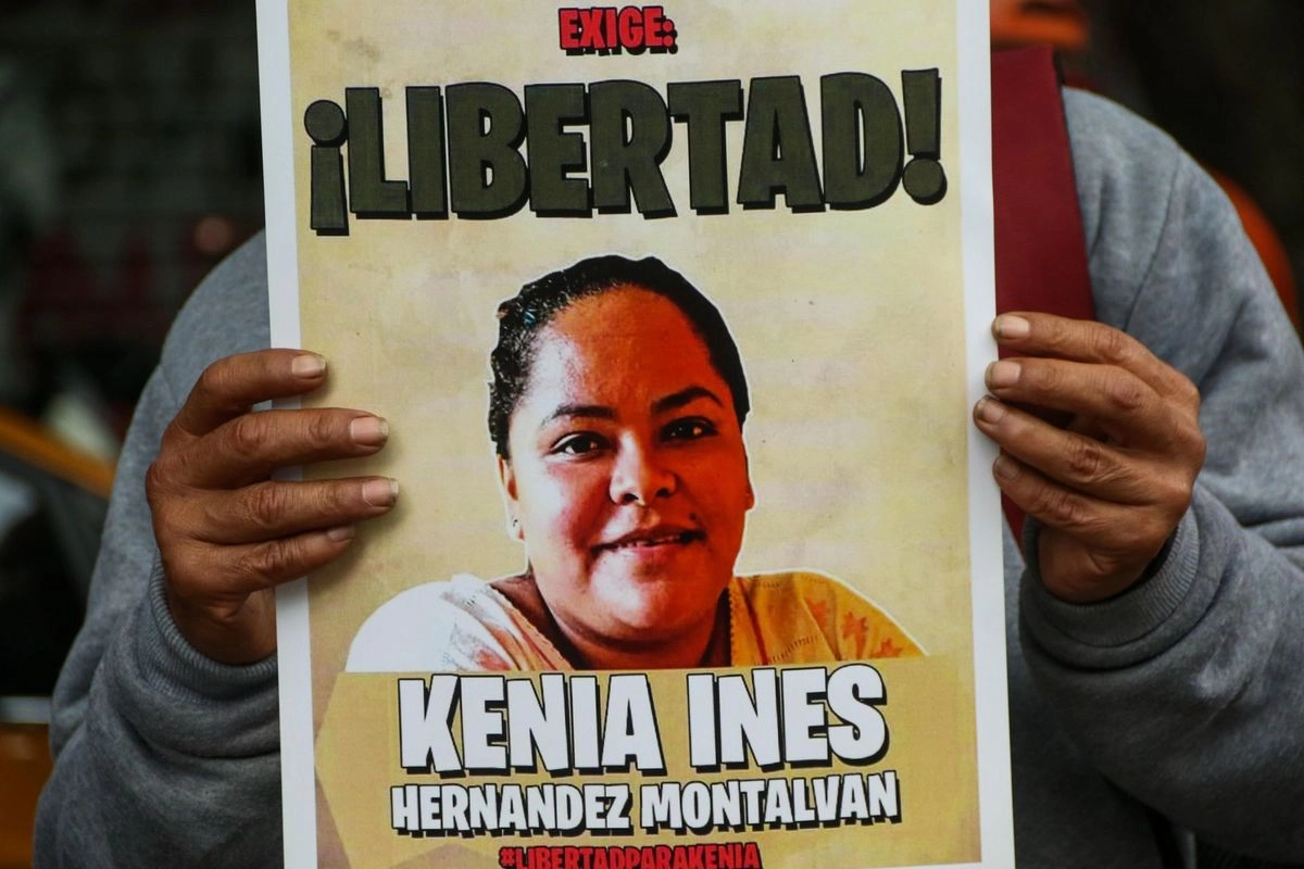 Durante una manifestación frente a Gobernación en demanda de la liberación de Kenia Hernández. 