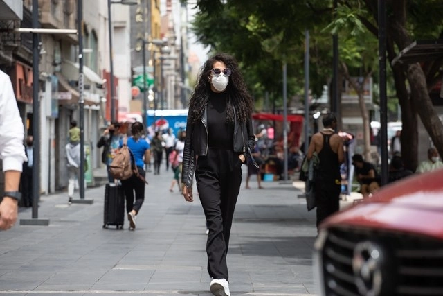Arturo Herrera destacó la importancia de crear condiciones que permitan que las mujeres se incorporen al mercado laboral. Foto Pablo Ramos