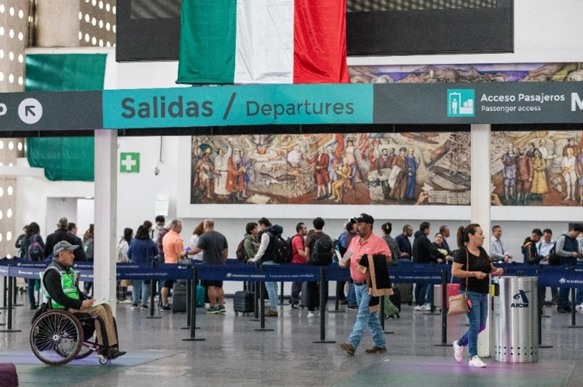 Actividades en la Terminal 2 del AICM. Foto 