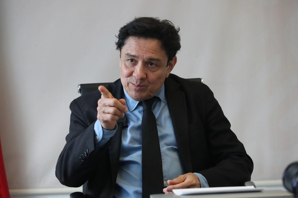 Gustavo Reyes Terán, titular de la Comisión Coordinadora de los INS y Hospitales de Alta Especialidad, señaló que los trámites administrativos impiden dar más velocidad a las contrataciones. Foto Luis Castillo