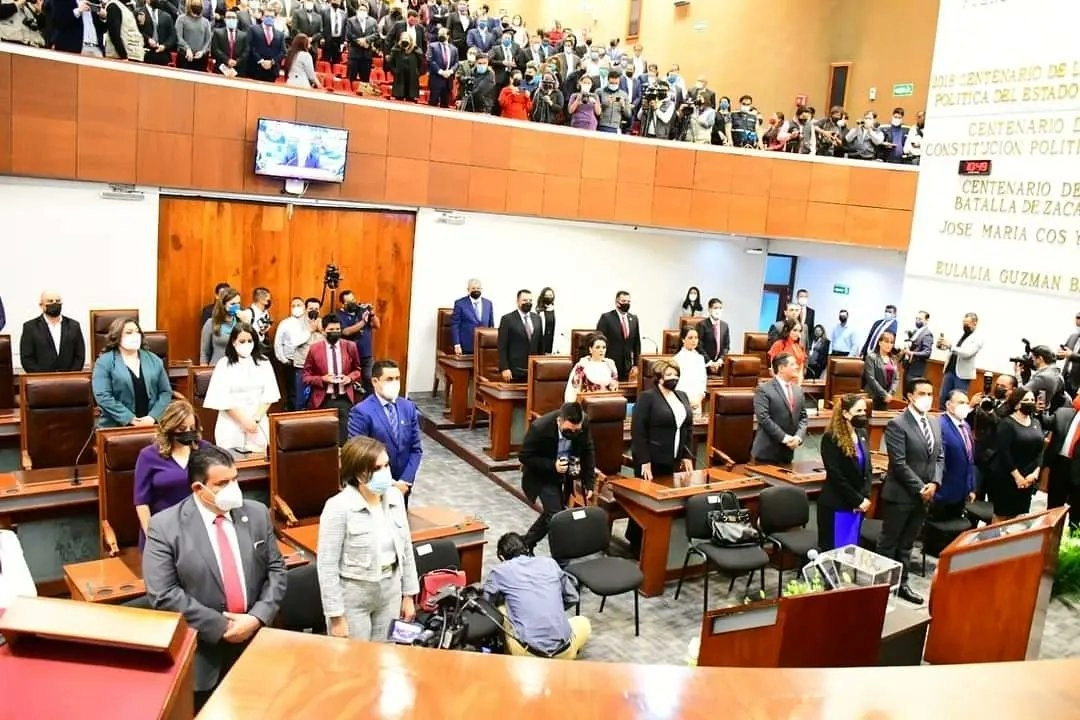Los diputados locales al momento de tomar protesta. Foto @legislaturaZac