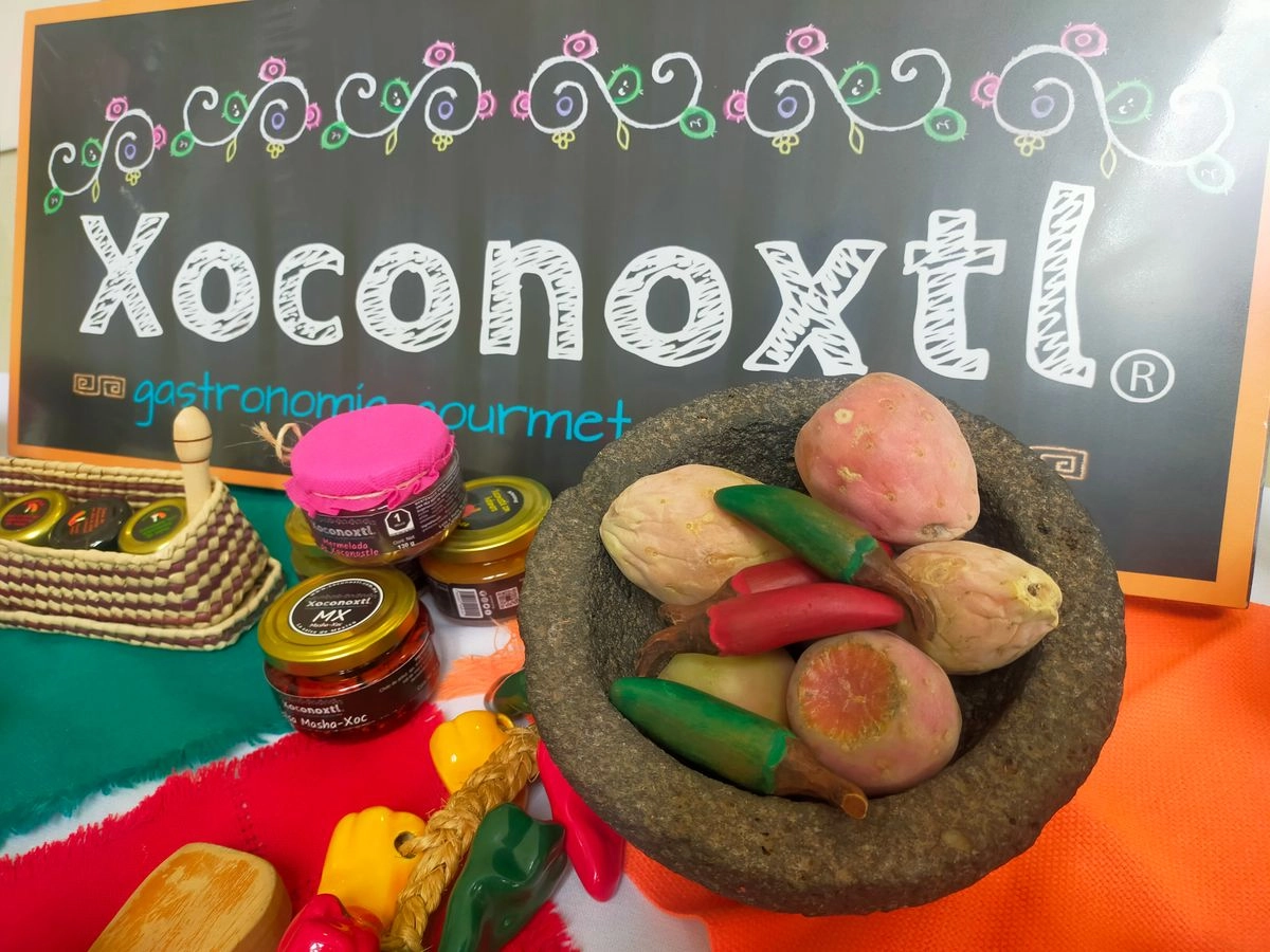 El xoconoxtle es un alimento con muchas cualidades nutritivas que aprovecha la familia en su pequeño negocio de razón social “Xoconotl”. Foto 