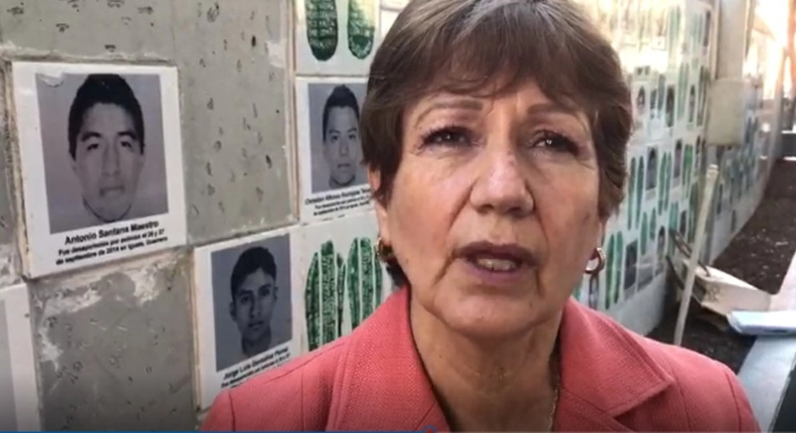 Guadalupe Vallarta entrevistada afuera de la FGR, donde entregó una ampliación de su denuncia por tortura contra García Luna, el 15 de febrero de 2021. Foto Eduardo Murillo 