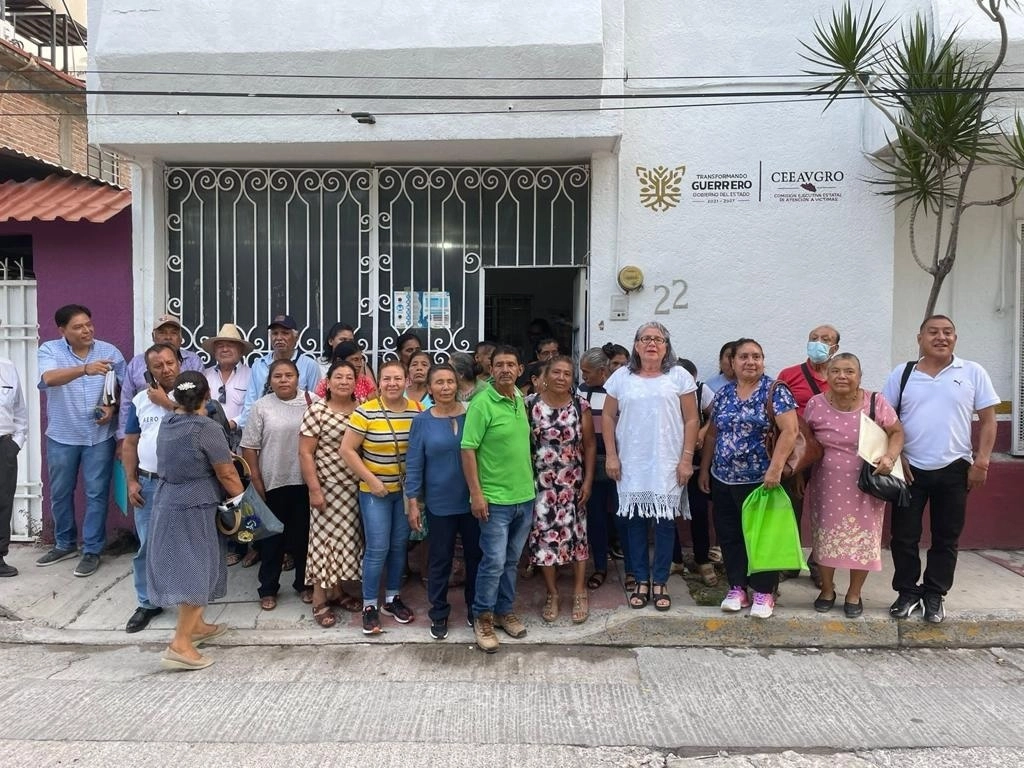 Integrantes de la Asociación Representativa de Ejidos y Comunidades, Grupos Vulnerables Víctimas de Violaciones a los Derechos Humanos. Foto Tomada de https://www.guerrero.gob.mx/articulo/atenxion-familiares-de-la-guerra-sucia-en-guerrero/