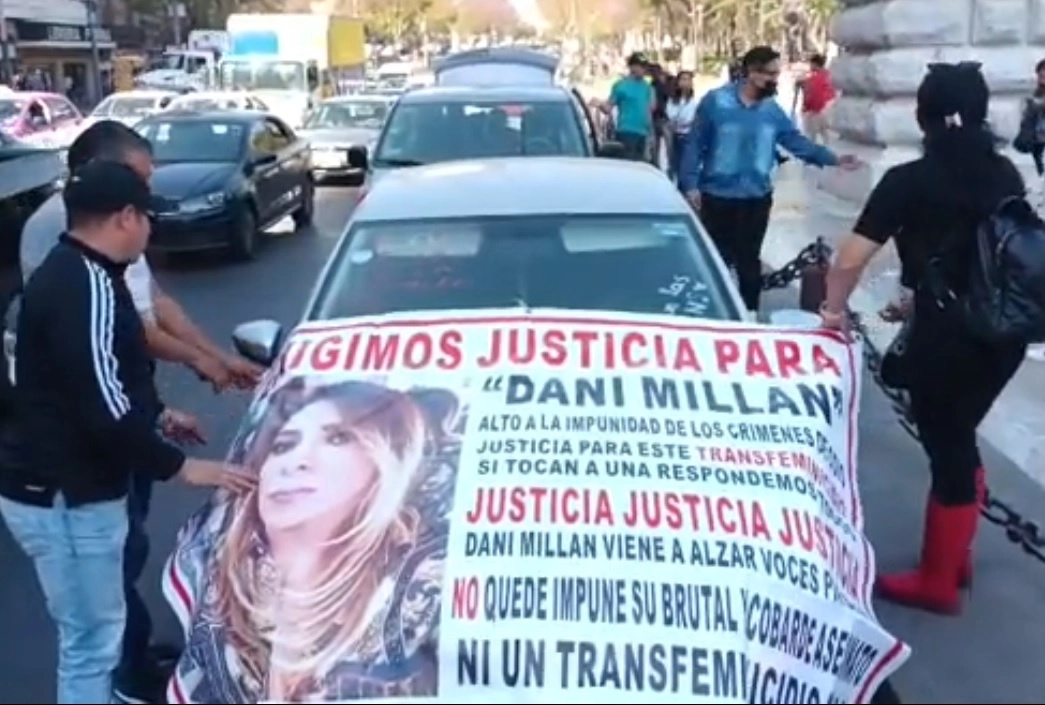 Momentos antes de ingresar a una reunión con la fiscal Brenda Celina Bazán exigieron “se dé con los responsables y su caso no quede impune”. Foto tomada de un video 

