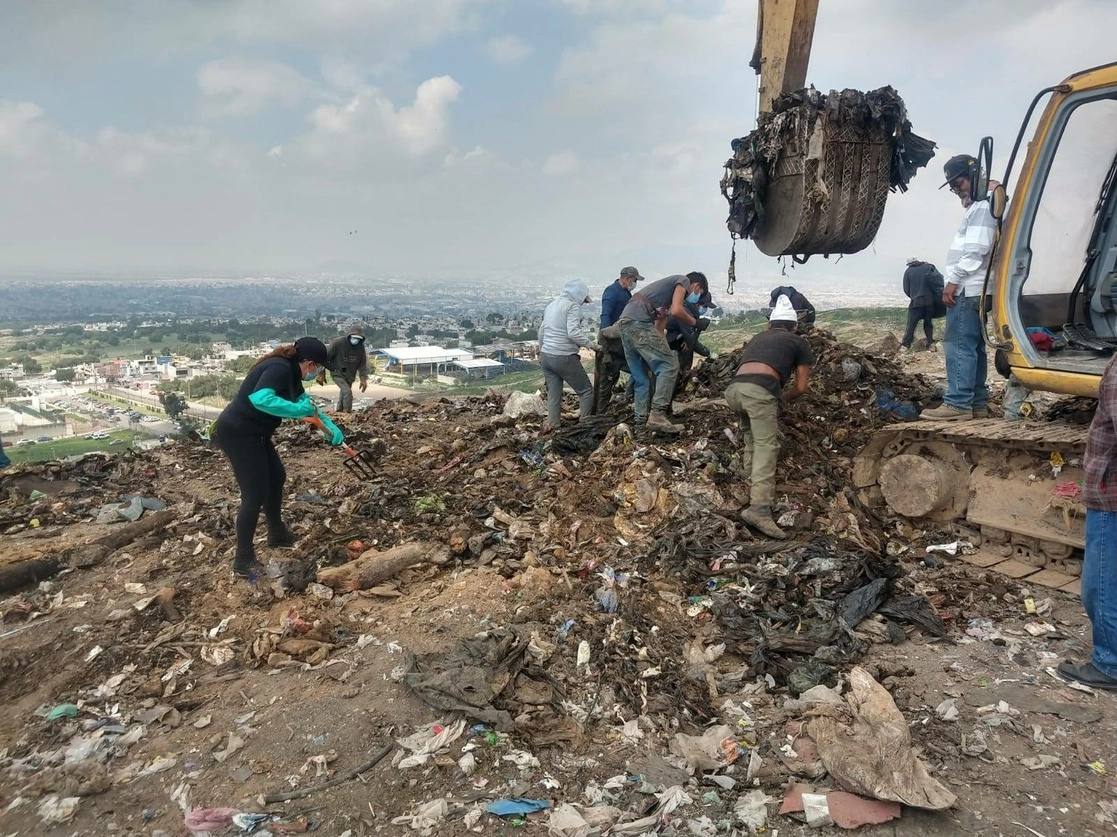 Familiares de desaparecidos realizarán búsqueda en el basurero de Ecatepec durante tres meses. Foto La Jornada