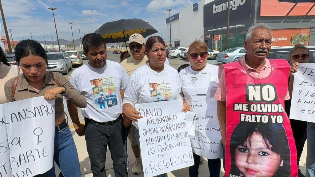 Familiares de desaparecidos marcharon por varias calles para llamar la atención de la gobernadora panista María Eugenia Campos. Foto cortesía La Opción Chihuahua