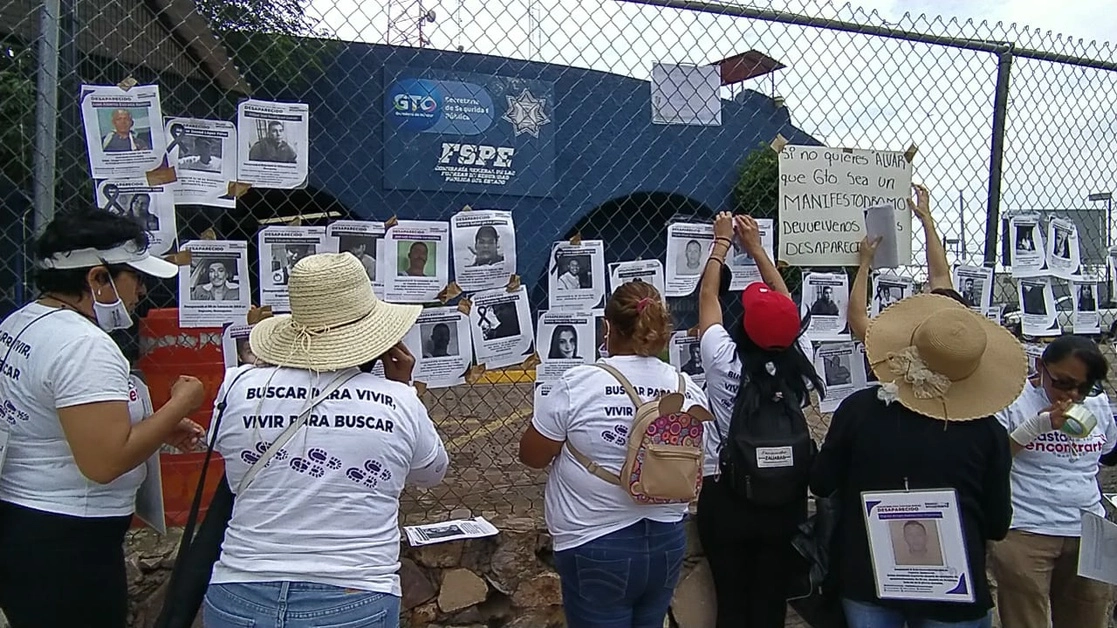 Familiares de desaparecidos realizaron una manifestación este sábado por calles de Guanajuato capital. Foto La Jornada 