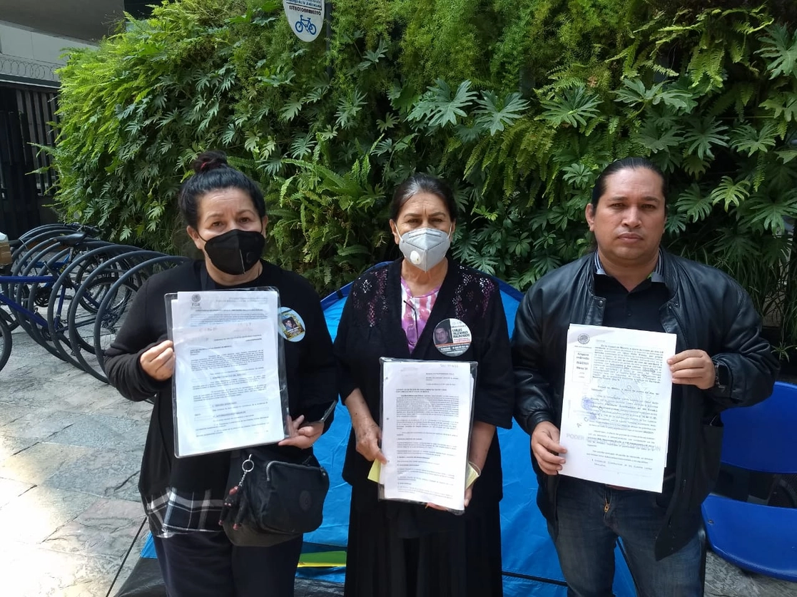 Familiares de desaparecidos durante la protesta. Foto Fernando Camacho