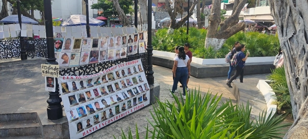 Vigésimo sexta Exposición fotográfica itinerante de personas desaparecidas del estado de Guerrero. Foto Héctor Briseño