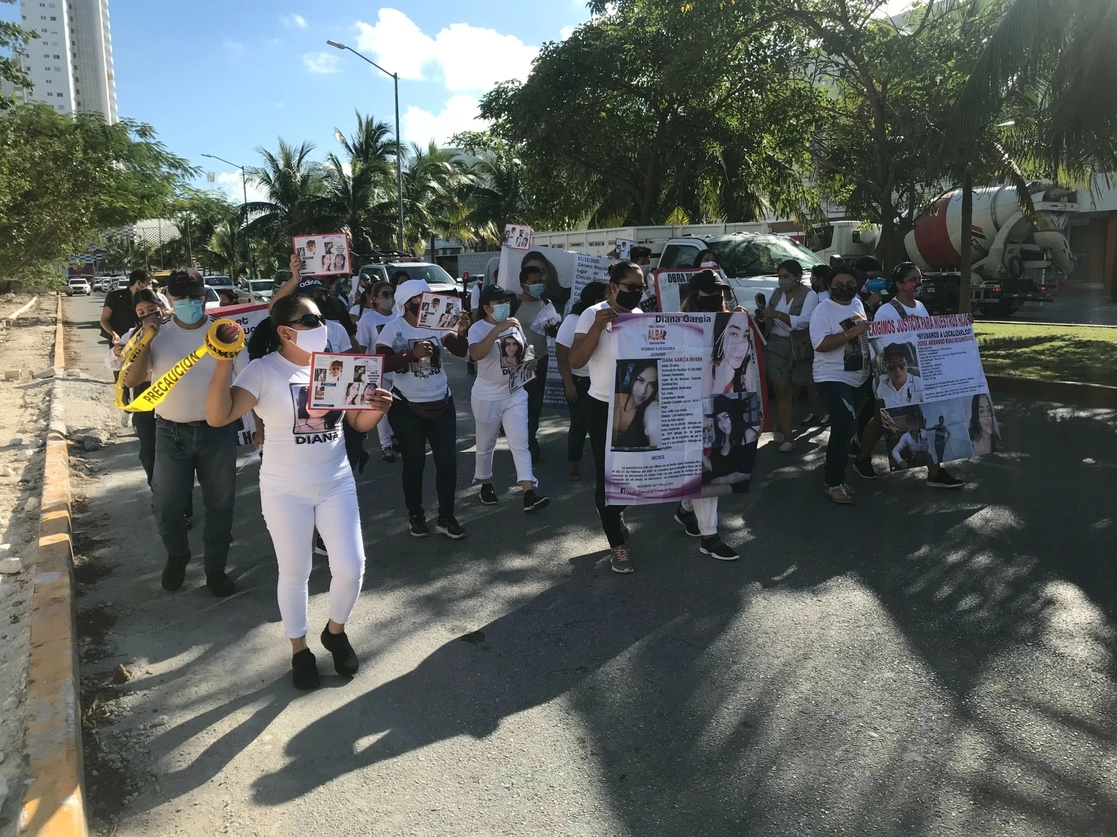 Familiares de 22 desaparecidos se manifiestan en calles de Cancún. Foto Patricia Vázquez