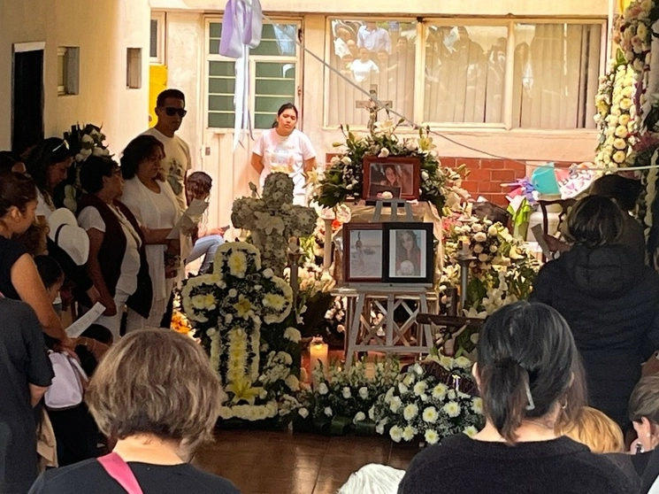 Funeral de Lesly Martínez en su casa en la alcaldía Álvaro Obregón, cuyo cuerpo fue localizado en el municipio guerrerense de Huitzuco de los Figueroa, el 18 de mayo de 2023. Foto Alfredo Domínguez
