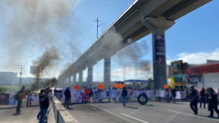 Los activistas que participan en el bloqueo han señalado que no se retirarán del lugar hasta que no haya un diálogo abierto con el fiscal general de justicia del estado, José Luis Cervantes, el 18 de julio de 2023. Foto tomada de Twitter @GN_Carreteras