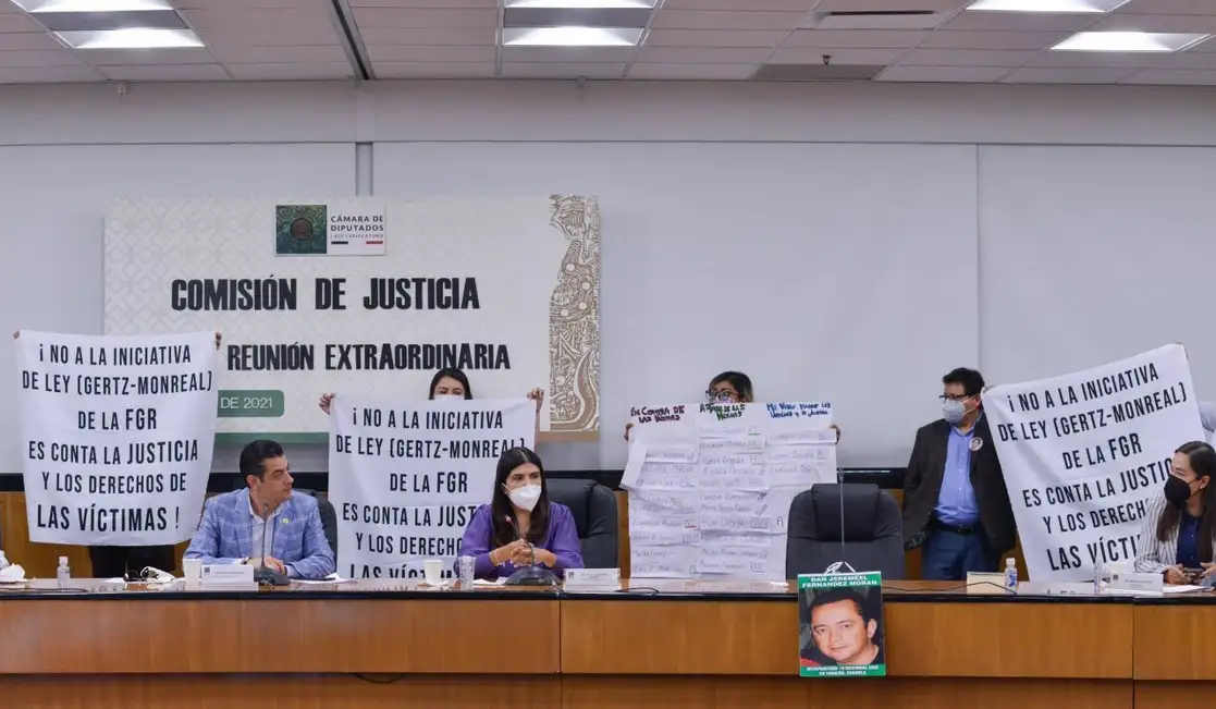 Familiares de personas desaparecidas se manifestaron en contra de la nueva Ley de la Fiscalía General de la República que se discute en la Comisión de Justicia de la Cámara de Diputados, el 21 de abril de 2021. Foto Cuartoscuro

