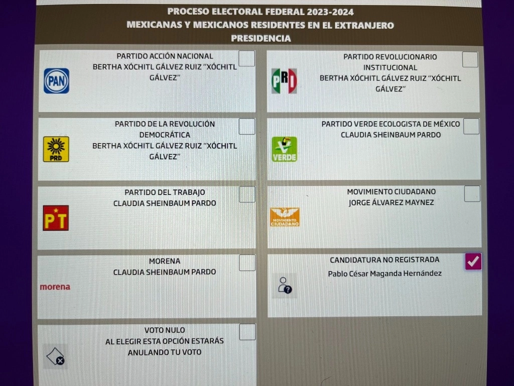 Fotografía de una boleta electoral con el voto desde extranjero dirigido hacia una persona desaparecida. Imagen difundida por https://x.com/GlorietaMx 