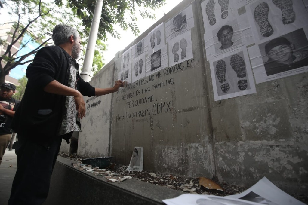 Searching families reinstall “Wall of memory” placed in front of former FGR headquarters