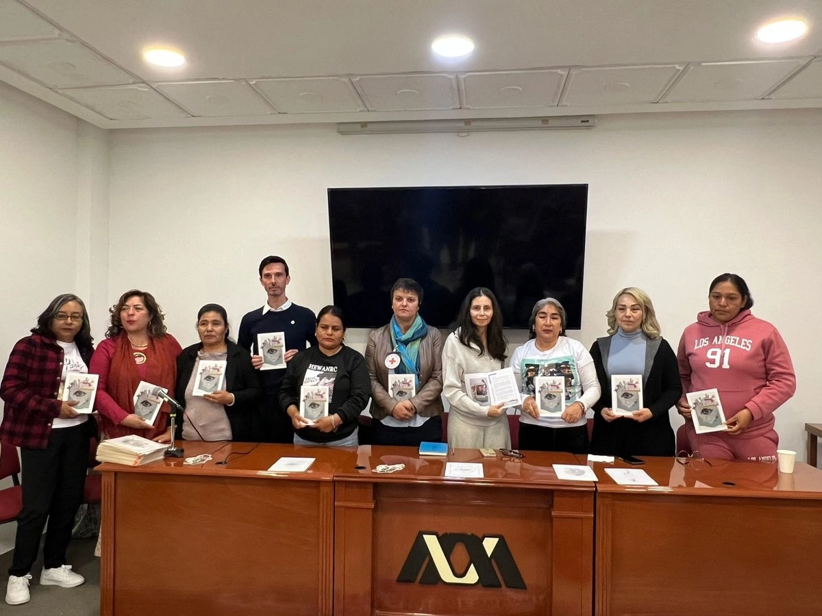 Familiares de desaparecidos durante la presentación del libro. Foto 